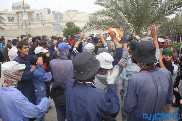 عمال البلدية في الناصرية يتظاهرون للمطالبة بزيادة رواتبهم _ تقرير مصور _