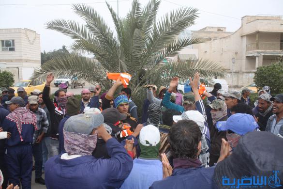 عمال البلدية في الناصرية يتظاهرون للمطالبة بزيادة رواتبهم _ تقرير مصور _