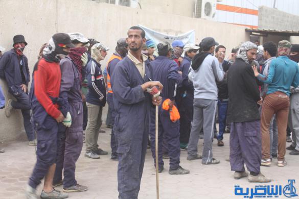 عمال البلدية في الناصرية يتظاهرون للمطالبة بزيادة رواتبهم _ تقرير مصور _