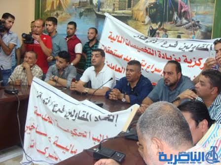 مقالو ذي قار والتجار ورجال الاعمال واصحاب الشركات المحلية تظاهروا امام مبنى المحافظة للمطالبة بزيادة التخصيصات المالية وتسديد مستحقاتهم