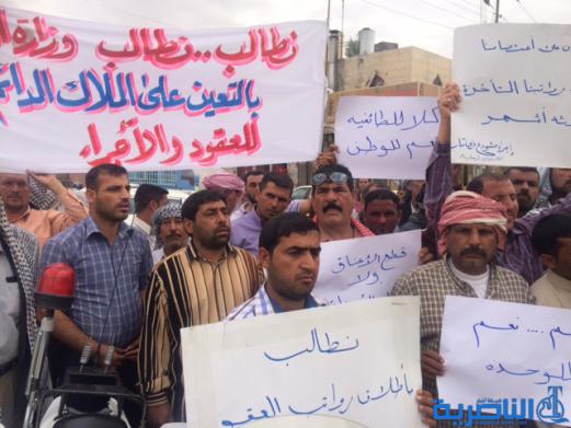الناصرية :الاجراء والمتعاقدون في مشروع الكثبان الرملية يتظاهرون لاطلاق رواتبهم المتاخرة - تقرير مصور -