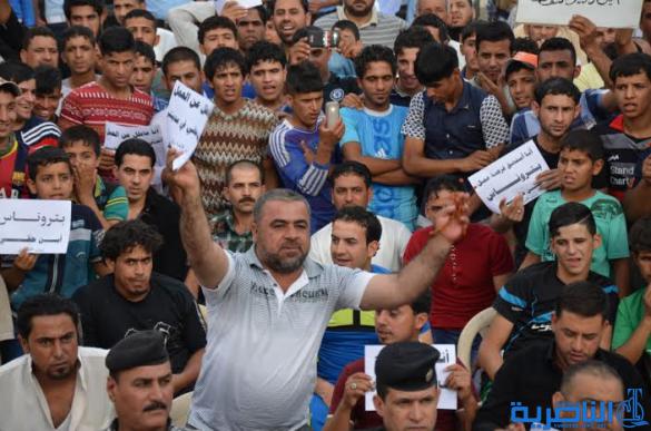 خريجون ينظمون وقفة احتجاجية للمطالبة بتعيينهم في حقل الغراف النفطي-تقرير مصور-