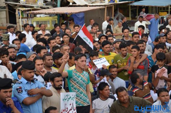 خريجون ينظمون وقفة احتجاجية للمطالبة بتعيينهم في حقل الغراف النفطي-تقرير مصور-