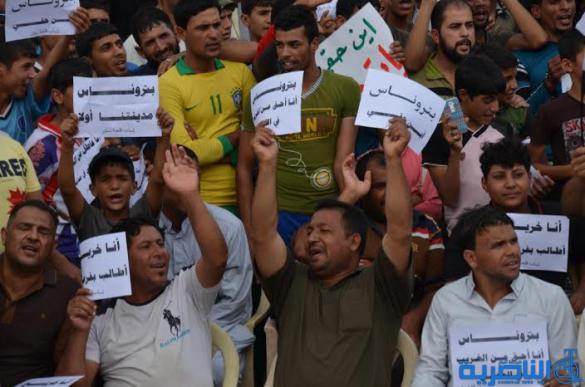 خريجون ينظمون وقفة احتجاجية للمطالبة بتعيينهم في حقل الغراف النفطي-تقرير مصور-