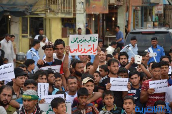خريجون ينظمون وقفة احتجاجية للمطالبة بتعيينهم في حقل الغراف النفطي-تقرير مصور-