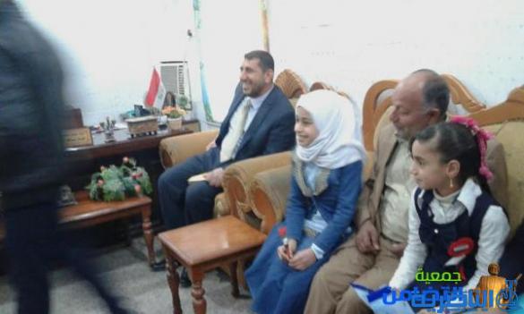 في مبادرة معبّرة عن الأعتزازوالأحترام ...تلاميذ مبرة الفضلية يوزعون الورود على رجال الشرطة احتفالا بعيدهم(مصور)