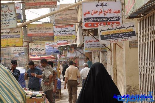 بلدية الناصرية تنفذ حملة لإزالة اللوحات الإعلانية المتجاوزة من شوارع المدينة