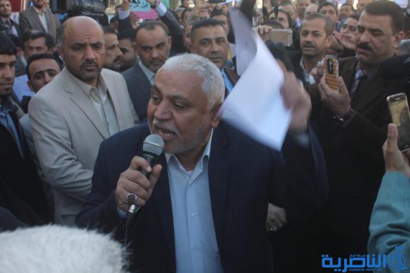 معلمو ذي قار ينظمون وقفة احتجاجية ضد التجاوزات التي تطالهم من قبل اولياء الامور - تقرير مصور -