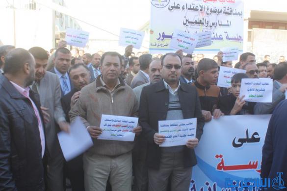 معلمو ذي قار ينظمون وقفة احتجاجية ضد التجاوزات التي تطالهم من قبل اولياء الامور - تقرير مصور -