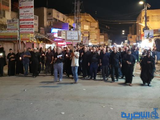 بالصور:موكب جمعية التضامن الاسلامي يحيي ليلة الحادي عشر من المحرم بمسيرة من الشموع