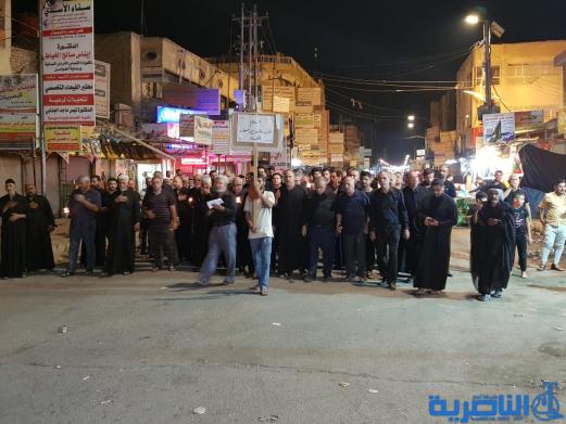 بالصور:موكب جمعية التضامن الاسلامي يحيي ليلة الحادي عشر من المحرم بمسيرة من الشموع
