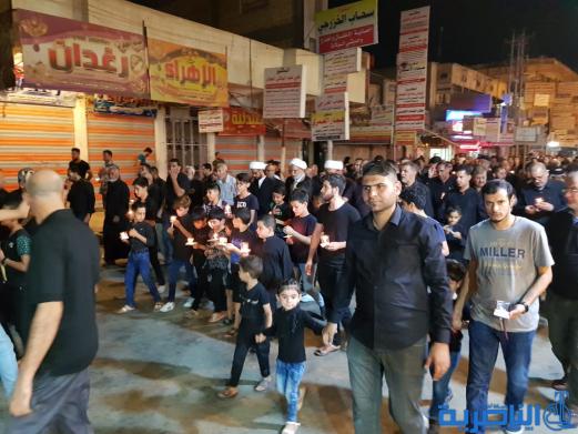 بالصور:موكب جمعية التضامن الاسلامي يحيي ليلة الحادي عشر من المحرم بمسيرة من الشموع