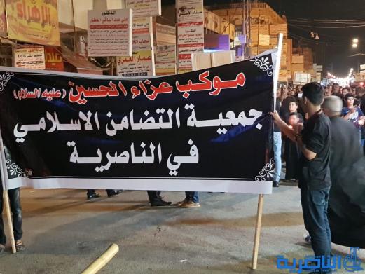بالصور:موكب جمعية التضامن الاسلامي يحيي ليلة الحادي عشر من المحرم بمسيرة من الشموع