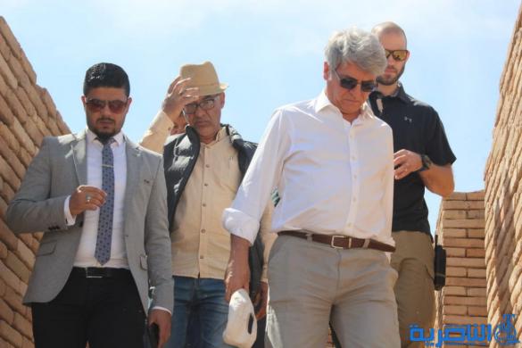 بالصور:السفير الفرنسي يزور اور الاثرية غربي الناصرية