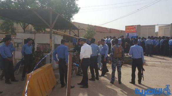 بالصور:منتسبو شرطة سوق الشيوخ يدلون باصواتهم في الانتخابات البرلمانية