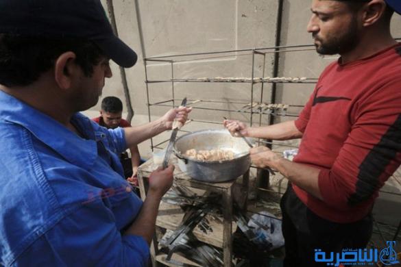 بالصور .. تكافل ودروس للإنسانية على طول الطريق الى كربلاء