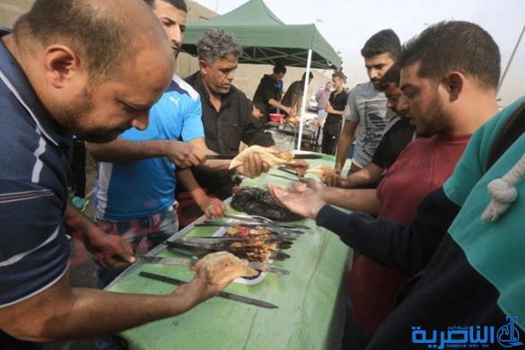 بالصور .. تكافل ودروس للإنسانية على طول الطريق الى كربلاء