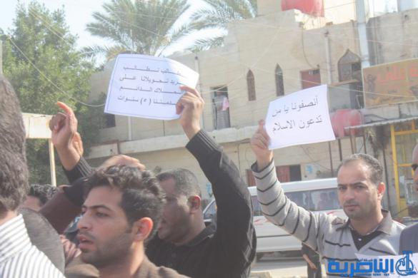 الاجراء اليوميون في الصحة والمجاري يتظاهرون في الناصرية لتثبيهم على الملاك الدائم - تقرير مصور -
