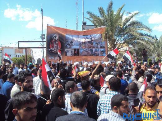 بالصور : العشرات من انصار التيار الصدري في الناصرية يتظاهرون في &quot; يوم المظلوم &quot;