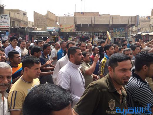 سواق الاجرة يتظاهرون في الناصرية احتجاجا على نقل المراب الداخلي - تقرير مصور -