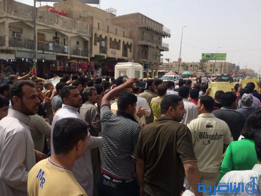 سواق الاجرة يتظاهرون في الناصرية احتجاجا على نقل المراب الداخلي - تقرير مصور -