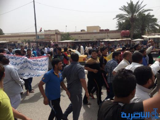 سواق الاجرة يتظاهرون في الناصرية احتجاجا على نقل المراب الداخلي - تقرير مصور -