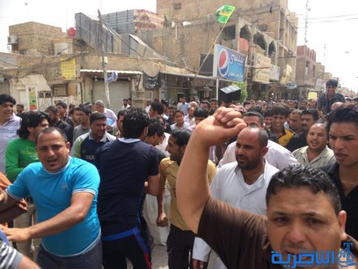 سواق الاجرة يتظاهرون في الناصرية احتجاجا على نقل المراب الداخلي - تقرير مصور -