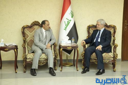  وزير النقل ييبحث مع محافظ ذي قار ملف مطار الناصرية