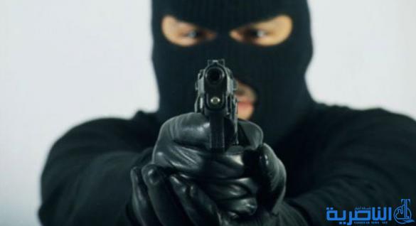 سوق الشيوخ : مسلح يقتحم منزلا فيقتل ويصيب ثلاثة اشخاص قبل ان تعتقله الشرطة