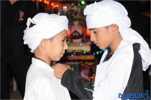بالصور : اطفال الناصرية ينخرطون بمواكب العزاء ، بين خدام للحسين ، ومعزين 