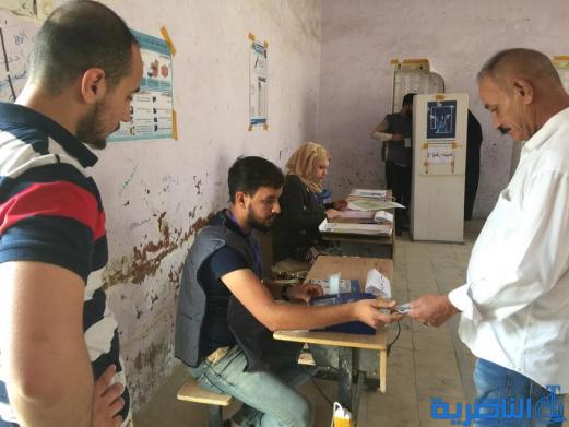 بالصور:الساعات الاولى من انطلاق التصويت العام في احد مراكز الناصرية الانتخابية