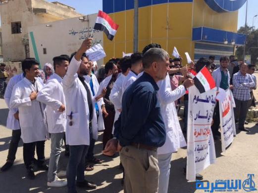 خريجو التحليلات المرضية يتطاهرون في الناصرية للمطالبة بالتعيين - تقرير مصور -