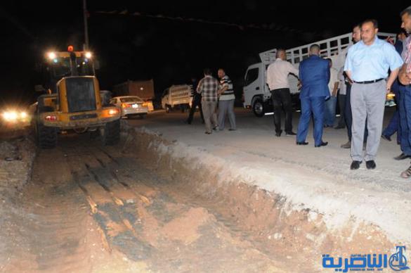 في جولة ليلية ، محافظ ذي قار يتفقد اعمال تأهيل الطرق في منطقة الجسر السريع وطريق سوق الشيوخ واعمال مجاري زقاق السيف القديم