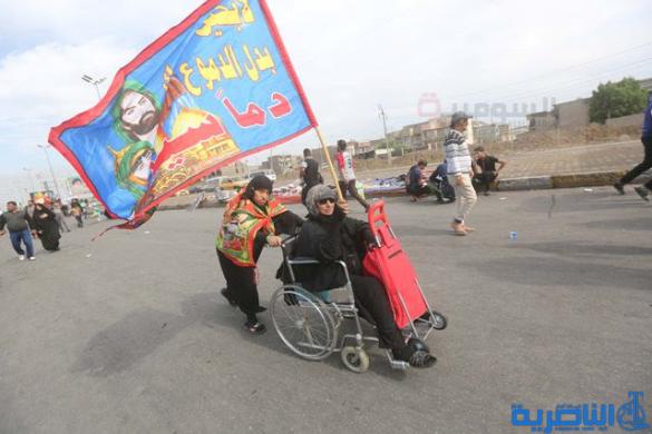 بالصور .. أرض تهتز تحت أقدام السائرين الى كربلاء