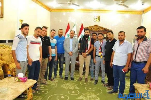 محافظ ذي قار يلتقي وفد من المتظاهرين ويتعهد بالعمل على متابعة مطالبهم وتشكيل لجنة مشتركة من المتظاهرين والمحافظة