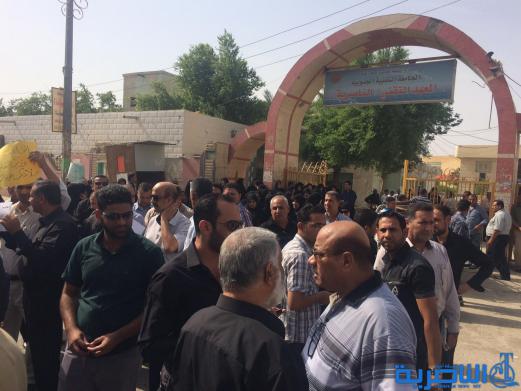 اساتذة وموظفو المعهد الفني يتظاهرون ويقطعون طريقا في الناصرية احتجاجا على الرواتب - تقرير مصور -