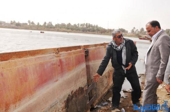 محافظ ذي قار يتفقد سير العمل في اعمال صيانة الجسر العائم ، ويوجه بالدوام بوجبتين لتسريع وتيرة العمل - تقرير مصور -