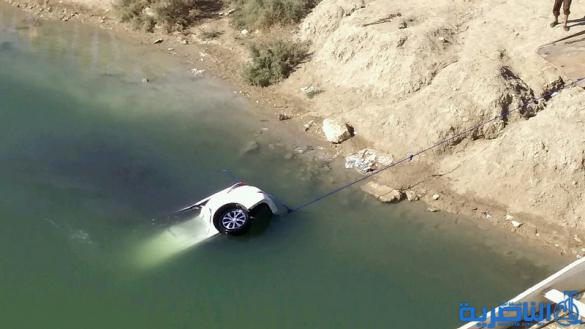 بالصورة : سائق ينجو من موت محقق بعد سقوط مركبته في النهر بناحية الفضلية