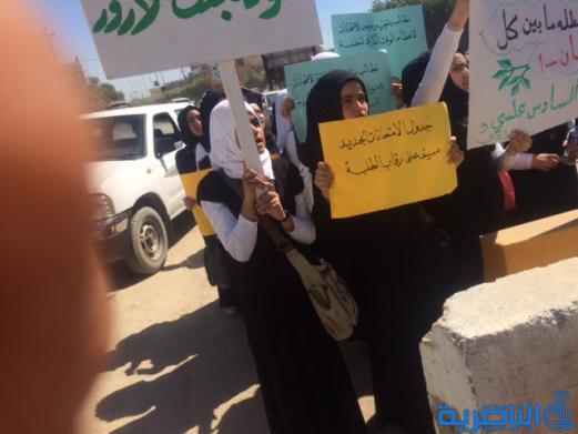  طلبة الاعدادية يتظاهرون في الناصرية للمطالبة بتاخير موعد الامتحانات - تقرير مصور -