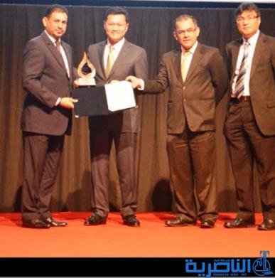 عضو مجلس اتحاد رجال اعمال ذي قار يحصل على درع المتميزين من بين 13 شركة دولية في كوالالمبور