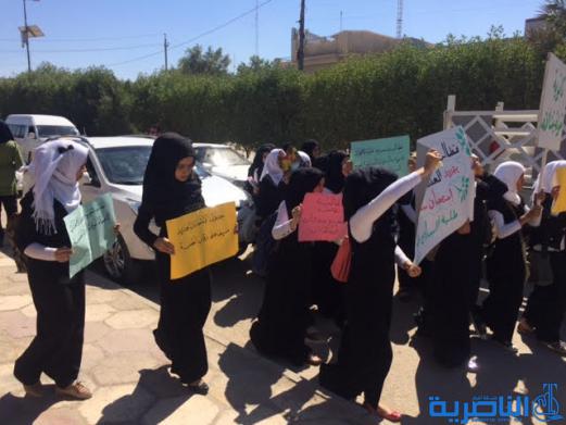  طلبة الاعدادية يتظاهرون في الناصرية للمطالبة بتاخير موعد الامتحانات - تقرير مصور -