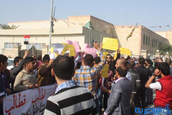 الاجراء اليوميون في الصحة والمجاري يتظاهرون في الناصرية لتثبيهم على الملاك الدائم - تقرير مصور -