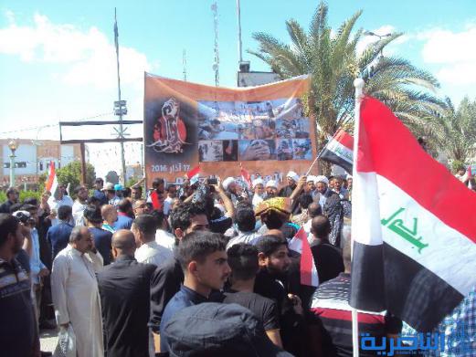 بالصور : العشرات من انصار التيار الصدري في الناصرية يتظاهرون في &quot; يوم المظلوم &quot;