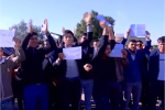 تقرير تلفزيوني:طلبة كلية الاعلام في ذي قار يعتصمون احتجاجا على قرار الجامعة باعفاء العميد